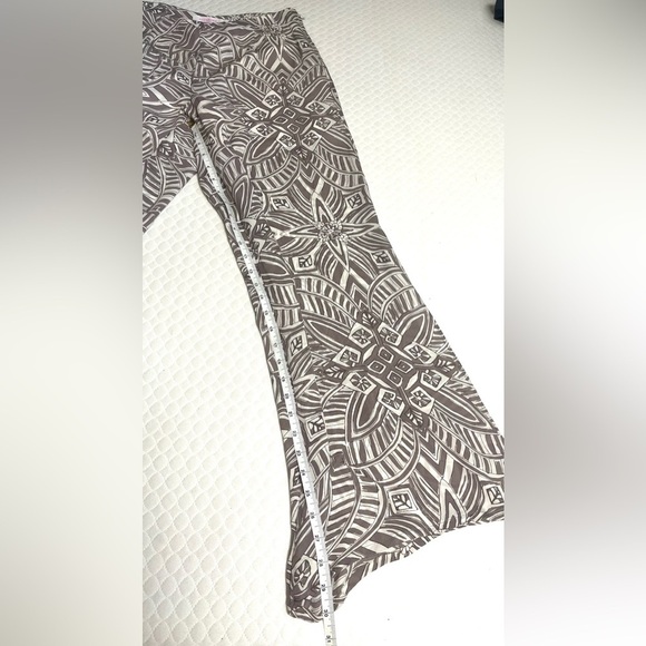 Alice & Trixie Silk Wide Leg Pants In Brown and Cream Earthy Tones
Size Large - Picture 3 of 5